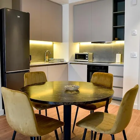 Lux Waterfront Charm 1 Apartment