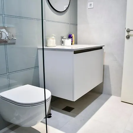 Lux Waterfront Charm 1 Apartment